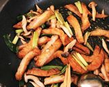 米油で天ぷらと青ネギの炒め物♩作り方2写真