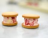 いちごとバニラのクッキーサンドアイス作り方8写真