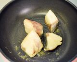 焼き肉のたれで簡単♡ぶりの照り焼き♪作り方3写真