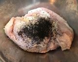 紅茶香るチキンソテーのトマトサラダソース作り方1写真