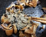 天然キノコと海藻のバター炒め・醤油味①作り方5写真