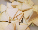 野菜ひとつで簡単！かぶとウインナーの煮物作り方1写真