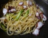 タコとアスパラペペロンチーノ♪作り方5写真