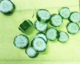 チーズとトマトときゅうりの塩こんぶ和え作り方1写真