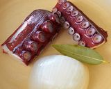 タコとカラフルポテトを炒めておうちバル作り方2写真