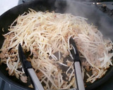 超簡単！ひき肉ともやしのソース焼きそば作り方4写真