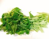蕪の葉のピリ辛ごま油炒め作り方1写真