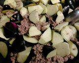 旨辛❤なすとニラと挽き肉のラー油炒め作り方3写真