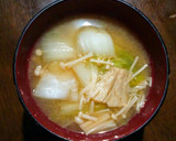 こうじ味噌と抜群！白菜とえのき茸の味噌汁作り方4写真