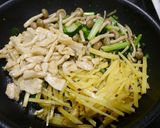 簡単！小松菜と薩摩芋とお肉の蜂蜜醤油炒め作り方5写真