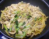 簡単！小松菜と薩摩芋とお肉の蜂蜜醤油炒め作り方6写真