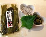 ちりめんじゃこと大葉と高菜のおにぎり☆作り方1写真