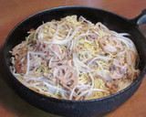 豚ひき肉とれんこんともやしの和風焼きそば作り方5写真