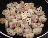 鶏と蓮根の煮物by草津・たび丸キッチン作り方3写真