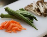 オクラとしめじと人参の麺つゆ和え作り方1写真