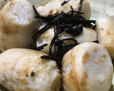 簡単♡里芋茹でて塩昆布和えてだけ煮物〜？作り方3写真
