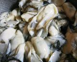 ピリ辛赤味噌の牡蠣鍋♪にんにくポカポカ〜作り方5写真