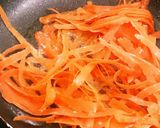 人参の皮で！オイル炒め作り方1写真