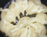 市販の冷凍水餃子で簡単♪もっちり焼き餃子作り方4写真