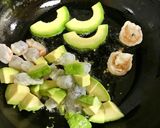 エビとアボカドのペペロンチーノ作り方3写真
