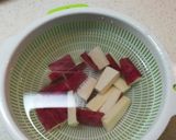 生姜が効いて温まる~!さつま芋のお味噌汁作り方1写真
