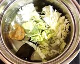 梅干しが隠し味!なめこの味噌カレー汁作り方1写真