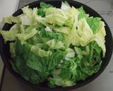 白菜の葉だけで簡単☆中華風オイごま炒め作り方1写真