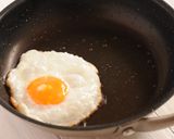 きび酢ドレ使用!目玉焼き丼作り方2写真