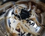 天然ブナシメジと乾燥ワカメの味噌汁作り方5写真