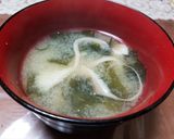 天然ブナシメジと乾燥ワカメの味噌汁作り方8写真