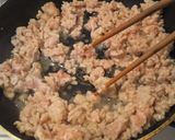 さっぱりコク塩味★葱と鶏ひき肉の中華炒め作り方3写真