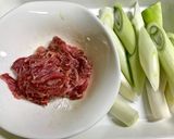 牛こまと長ネギのにんにく味噌バター炒め作り方1写真