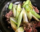 牛こまと長ネギのにんにく味噌バター炒め作り方4写真