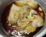 生姜の薄切りを入れて、カレイの煮つけ作り方4写真