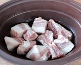 簡単旨い!骨付き豚バラ肉と里芋のネギ蒸し作り方3写真