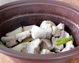 簡単旨い！骨付き豚バラ肉と里芋のネギ蒸し作り方5写真