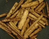 材料１つ☆やみつきごぼうの味噌きんぴら作り方4写真