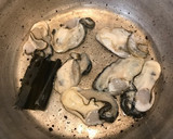 酒蒸しにした酢牡蠣の和香草和え作り方1写真