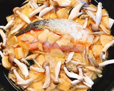 【土鍋で 鮭ともち麦の炊き込みご飯】作り方4写真