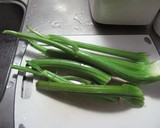 セロリと豚肉の粒マスタード炒め♪作り方1写真