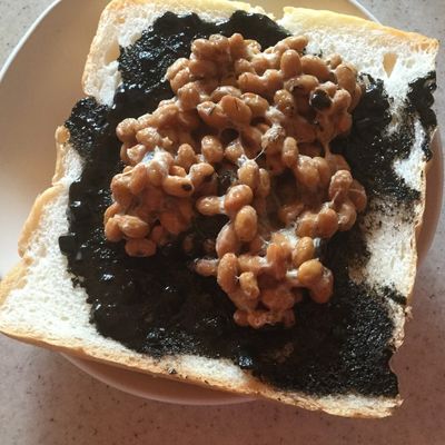 納豆イカスミトースト by まめこぞう 【クックパッド】 簡単おいしい