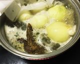 手羽先と小玉ねぎのワカメスープ煮作り方2写真