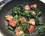 トマトと春菊炒めチーズ入り＊作り方2写真