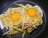 簡単！朝食☆野菜たっぷり目玉焼き作り方2写真