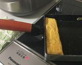 お弁当に♡カニカマ上のせ♡鮮か赤い卵焼き作り方1写真