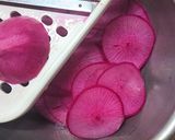 簡単！時短♪赤大根の甘酢漬け作り方2写真