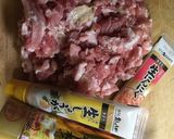 巻いて茹でるだけ、豚こま肉で茹でハム作り方1写真
