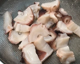 簡単！お弁当やおつまみに♪タコの煮物作り方1写真