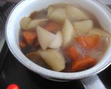 鶏団子と大根、人参の煮物作り方5写真
