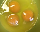 簡単な朝食ツナとチーズ入りオムレツ作り方2写真